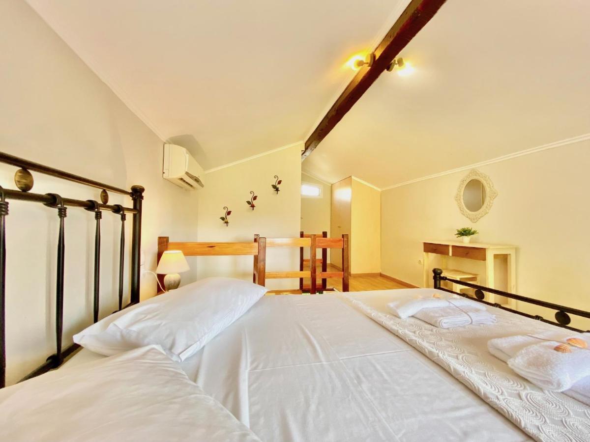 Asteraki Beach House By Dadovillas อาคาราวี ภายนอก รูปภาพ